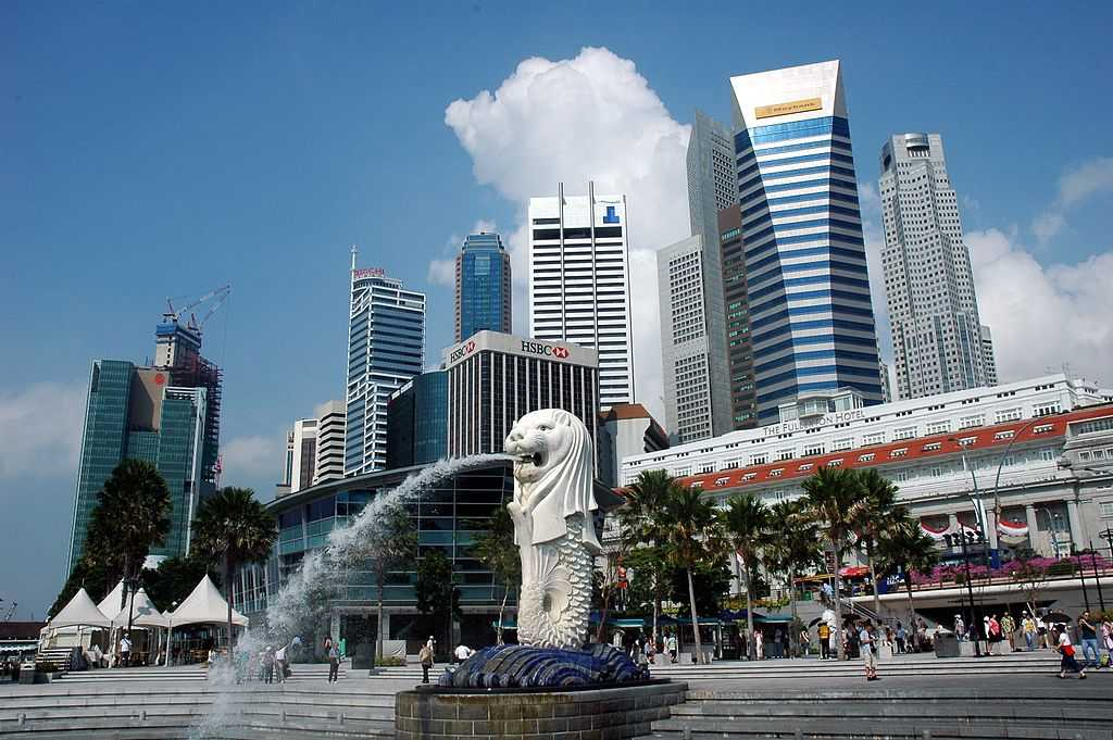 Singapore skyline with the Merlion, symbolising business growth and serviced offices in Singapore.