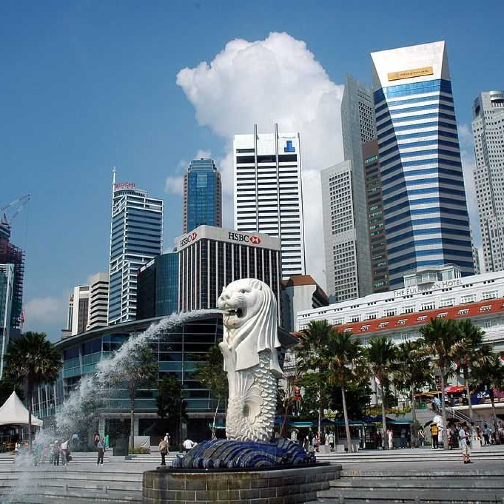 Singapore skyline with the Merlion, symbolising business growth and serviced offices in Singapore.